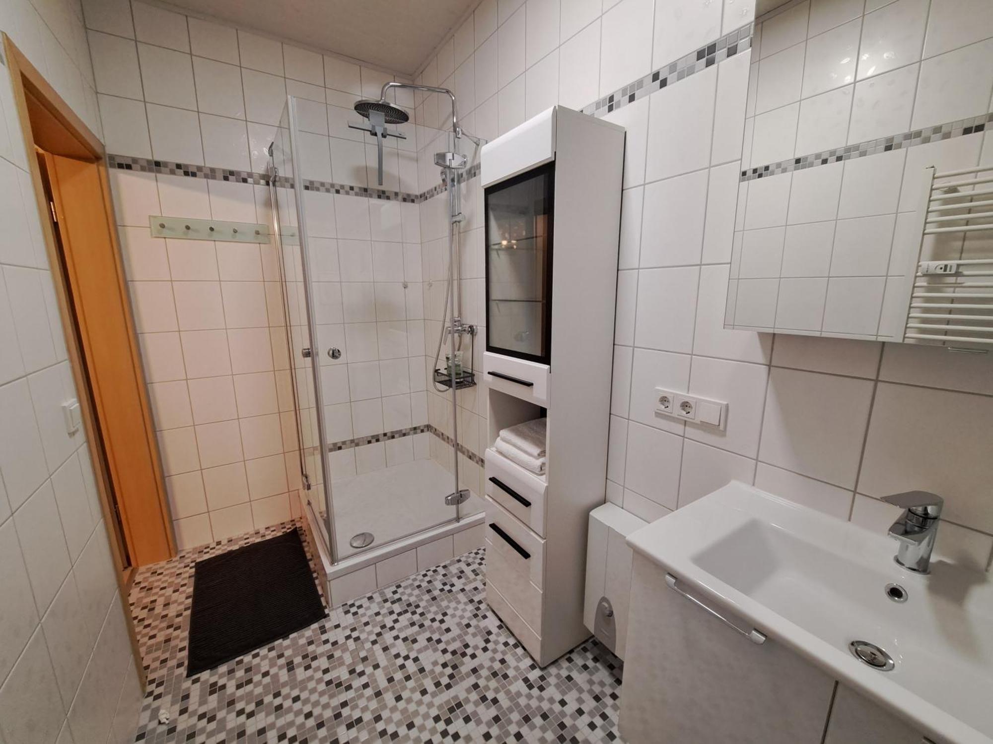 Sonnen 1 - Erdgeschoss-wohnung Mit Arbeitszimmer Und Parkplatz *